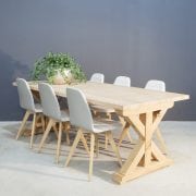 Landelijke eettafel gemaakt van massief eikenhout | Concept Table