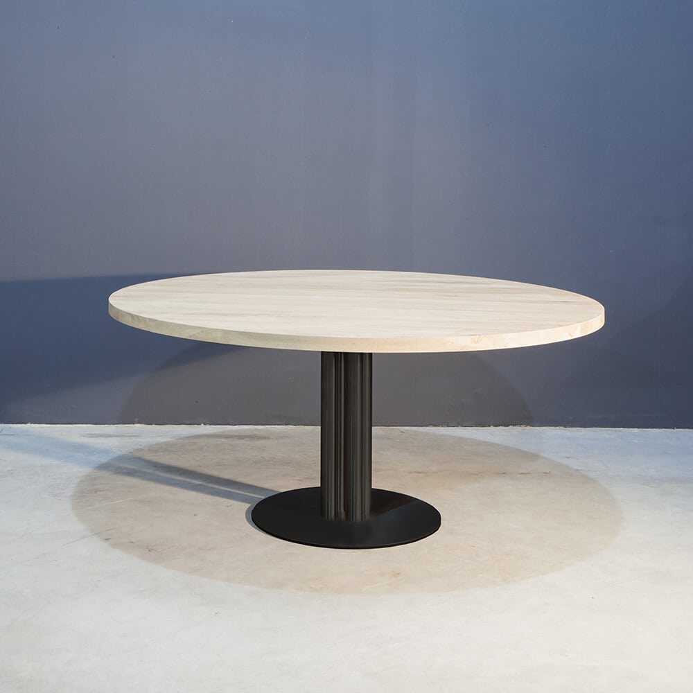 Touhou geef de bloem water verteren Ronde eikenhouten eettafel met industrieel staal - Concept Table Touhou geef de bloem water verteren Ronde eikenhouten eettafel met industrieel staal - Concept Table