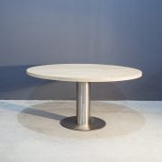 Ronde eikenhouten tafel met RVS Kaal | Concept Table