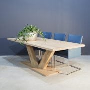 Stoere eettafel met v-poot | Concept Table