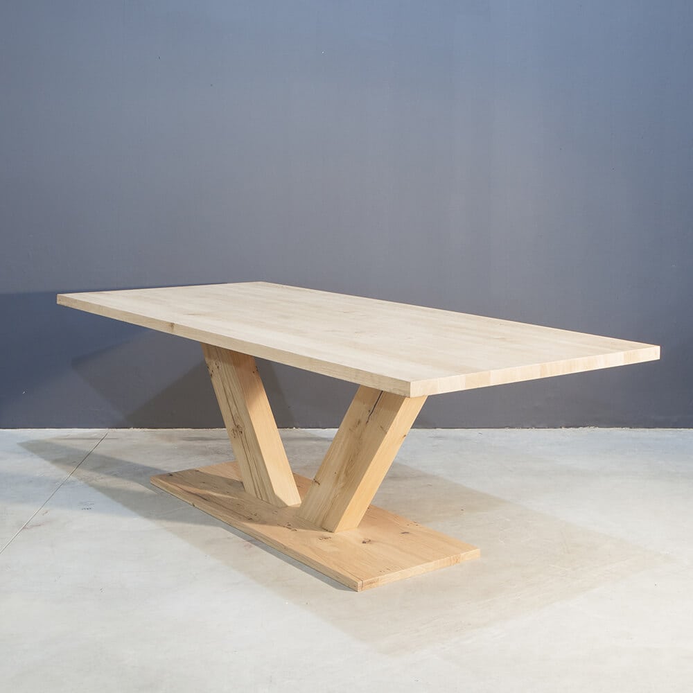 Plunderen het beleid Voortdurende Stoere eettafel met v-poot - Concept Table