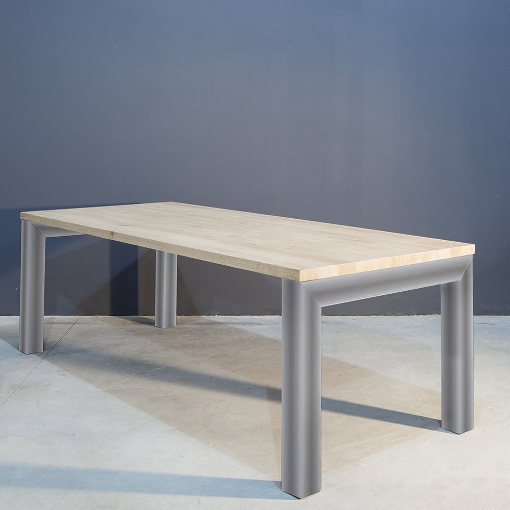 repertoire in verlegenheid gebracht Geladen Stoere eikenhouten tafel met RVS poten - Concept Table