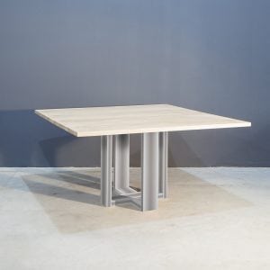 Vierkante eettafel met industrieel zwart staal Kaal | Concept Table