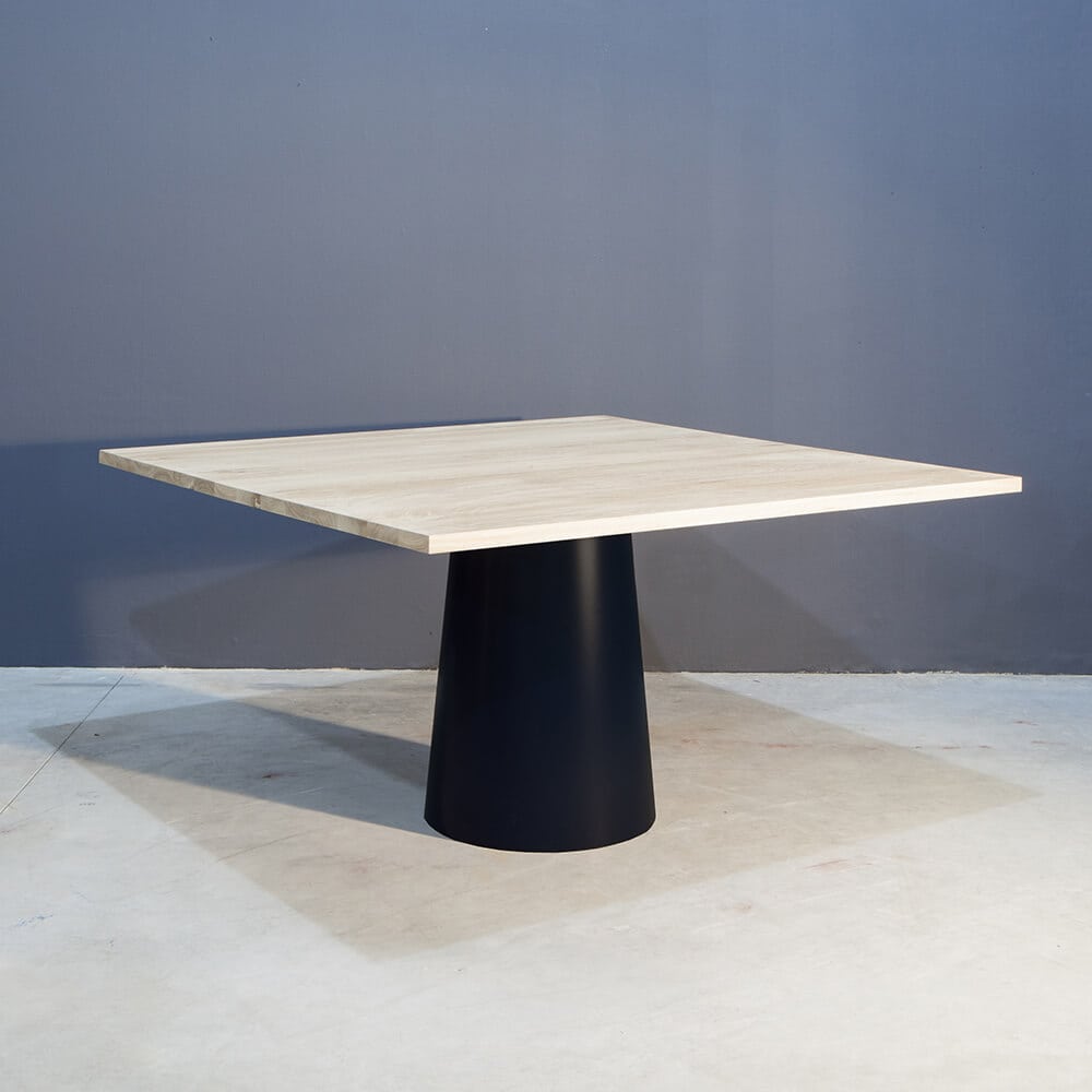 Kansen Verdienen Uitpakken Vierkante eettafel met uniek conisch onderstel - Concept Table