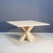 Vierkante eiken tafel met stoere kruispoot Kaal | Concept Table